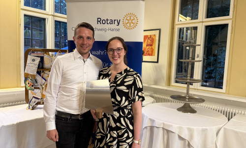 Hannes Deeken und Susanne Sobottke vom Verein bei der Preisverleihung.