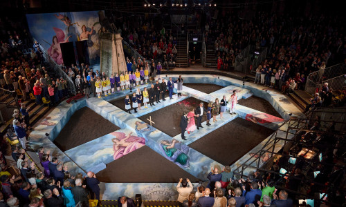 Italienische Oper vor der Kulisse des historischen Burgplatzes: Ab 23. August zeigt das Staatstheater Braunschweig in der Freiluft-Arena Verdis „La traviata“.