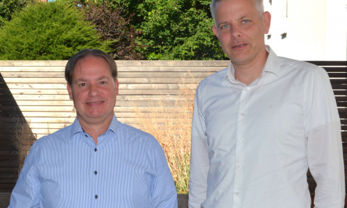 Der Vorsitzende des Wolfenbütteler Beraternetzwerks, Michael Schmitz (links), begrüßte jetzt die Witschaftsförderung des Landkreises als neues Mitglied im Verein. Deren Geschäftsführer Dr. Claudius Schiller sieht eine ganze Reihe Themen, bei denen sich die beiden Organisationen ergänzen können.