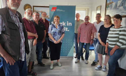 Von links: Eberhard Fischer (EVG), Dieter Wiechenberg (Schriftführer, GEW), Martin Weigelt (GdP), Ehrhard Dette (stellv. Vorsitzender, IG Metall), Andrea Hotopp (DGB), Bertold Brücher (Vorsitzender, ver.di), Paul Arzberger (IG BCE), Dirk Schweinhagen (IG Metall), Carmen Marold-Mikat (ver.di), Gisela Dost (NGG).