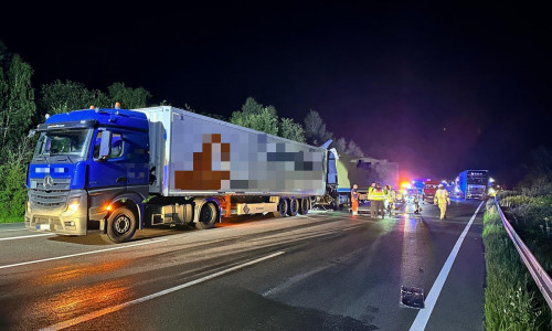 Auf der A2 kam es zu einem schweren Lkw-Unfall.