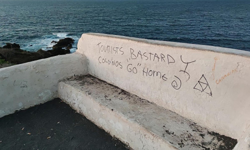 Graffiti gegen Touristen auf den Kanarischen Inseln (Archiv)