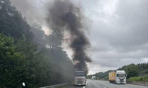 Auf der A2 brannte am Morgen ein Lkw.