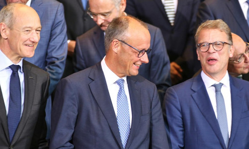 Roland Busch, Friedrich Merz und Christian Sewing am 21.07.2025
