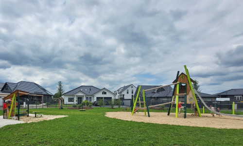 Das ist der neue Spielplatz im Fredenberg.