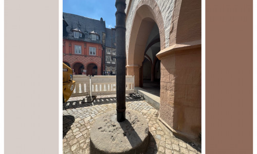 Die Goslarer Elle steht wieder vor dem historischen Rathaus.