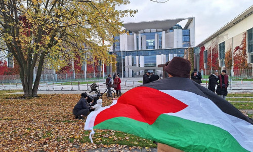 Pro-Palästinenser-Protest vor dem Kanzleramt (Archiv)