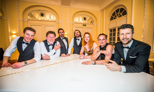 Casino Royale macht den Auftakt am Party-Abend.