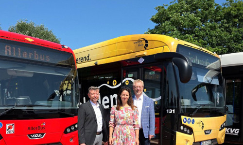 Von links nach rechts: Henning Rohde (Geschäftsführer der Verdener Verkehrsgesellschaft mbH / AllerBus), Anne Sagner (Geschäftsführerin der Stadtbus Goslar GmbH) und Axel Gierga (Geschäftsführer der Kraftverkehrsgesellschaft mbH Braunschweig).