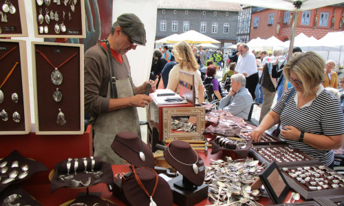 Im August findet in der Altstadt wieder der Kunsthandwerkermarkt statt. 