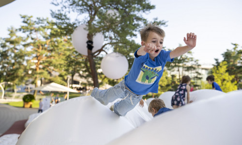 Bis zum 17. August erwartet Besucherinnen und Besucher ein buntes, actionreiches Programm für Kinder, Jugendliche und Erwachsene. 