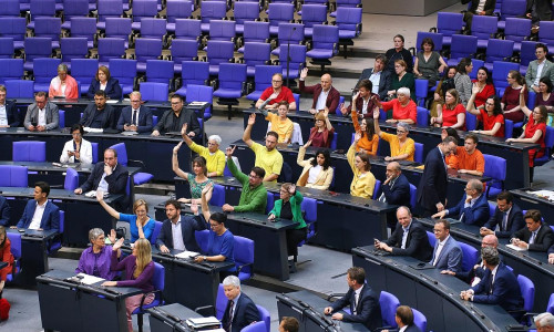 Debatte im Bundestag zum Thema "queerfeindliche Hasskriminalität" (Archiv)