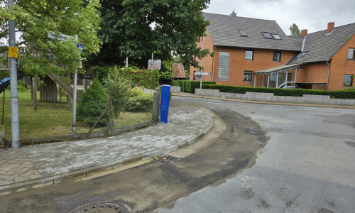 Der sanierte Fahrbahn- und Gehwegbereich in der Sophienstraße im Vechelder Ortsteil Vechelade.