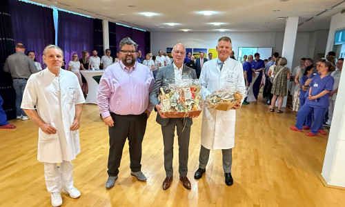 Prof. Dr. med. Hendrik Bonnemeier (r.), neuer Chefarzt für Innere Medizin und Kardiologie, daneben Dr. med. Ralph Mletzko, Florian Nachtwey, Asklepios Regionalgeschäftsführer Region Harz, Prof. Dr. med. Kai-Michael Scheufler, Ärztlicher Direktor, Chefarzt der Neurochirurgie der Schildautal-Klinik