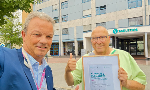 Klinikum-Sprecher Ralf Nehmzow mit Hauke Lorenz.
