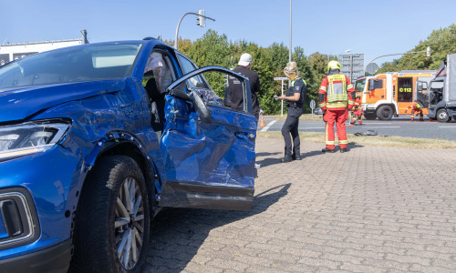 Der VW wurde erheblich beschädigt.