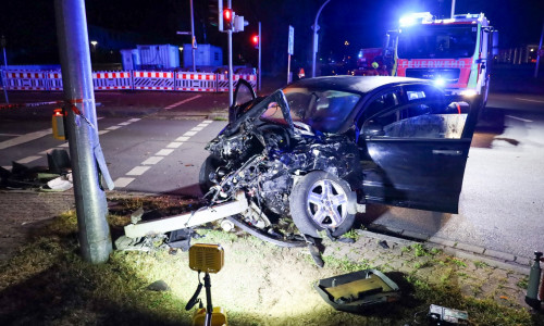 Die Autos wurden schwer beschädigt.