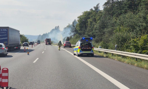 Zwei Fahrspuren der Autobahn mussten gesperrt werden.