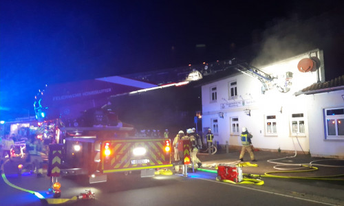 Zahlreiche Einsatzkräfte bekämpften den Brand.