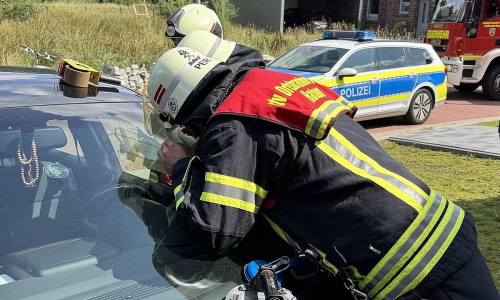Kleinkind aus Fahrzeug befreit  (Archiv)