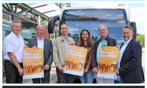 Uwe Fuhrmeister (KVG), Stadtbetriebe-Geschäftsführer Detlev Quidde, Verkehrsplaner Nicolas Hoops, Anna Wohlert-Boortz (Veranstaltungsmanagement), Dr. Michael Thiesies (Leiter Abteilung Verbünde, Wettbewerb und Verkehr KVG Braunschweig) und Bürgermeister Ivica Lukanic (v. li.). 