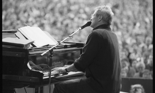 Konstantin Wecker kommt in die Lindenhalle.