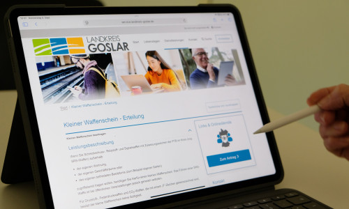 Online zum Kleinen Waffenschein: Im Bereich der Waffenbehörde konnte mit der Einführung der so genannten E-Waffe jüngst ein ganzes Bündel an Dienstleistungen ins Online-Zeitalter überführt werden. 