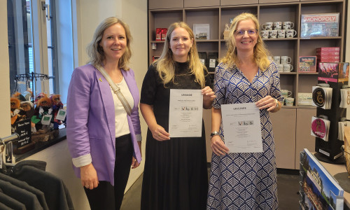 Morea Deden, Lea Dirks (beide Stiftung UNESCO-Welterbe im Harz) mit Judith von Hof, Leiterin der Tourist-Information, GOSLAR marketing gmbh (v. li.).
