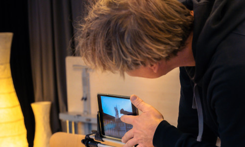 Aus den Fördermitteln wurde modernste Film-, Licht- und Tontechnik sowie iPads und VR-Brillen für den stationären und mobilen Einsatz angeschafft.