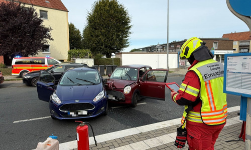 Beide Autos mussten nach dem Unfall abgeschleppt werden.