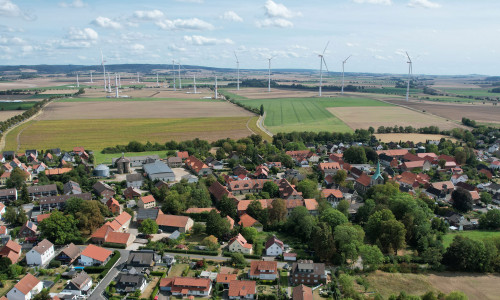 Drohnenaufnahme des Windparks bei Ahlum.