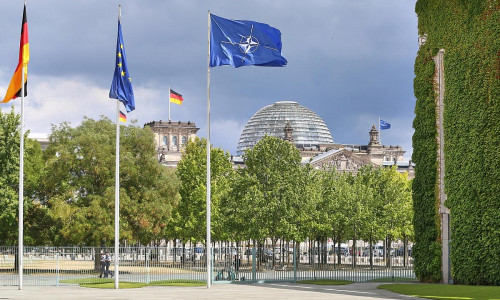 Nato-Fahne (Archiv)