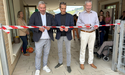 Eröffneten feierlich das Kinder- und Jugendhaus (v.l.n.r.): Erster Kreisrat Frank Dreßler, Geschäftsführer der Lebenshilfe Goslar Sven Dickfeld und Bürgermeister Ralf Abrahms.