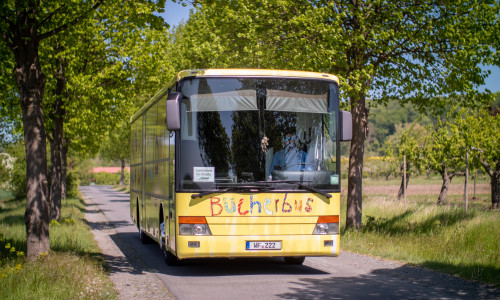 Der Bücherbus des Landkreises Wolfenbüttel bringt Lesestoff direkt vor die Haustür – jetzt auch mit neuer Tour und zusätzlichen Haltestellen.