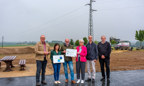 Frank Oesterhelweg (von links) mit Fachplanerin Sashuang Li (Landkreis Wolfenbüttel), Kreisbaurat Sven Volkers, Landrätin Christiana Steinbrügge, Markus Blaich und Henning Zellmer (Geopark).  