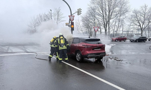 Die Feuerwehr bei den Löscharbeiten  (Archiv)