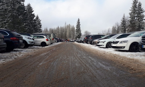 Die Parkplätze im Harz sind bereits voll. 