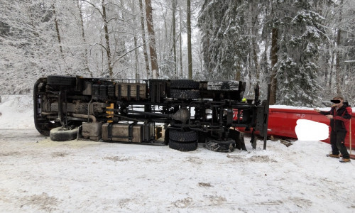 Der Laster war umgekippt.