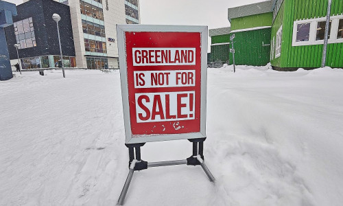 Schild mit der Aufschrift "Greenland is not for sale" am 19.01.2026