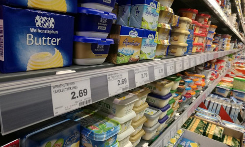 Butter in einem Supermarkt (Archiv)