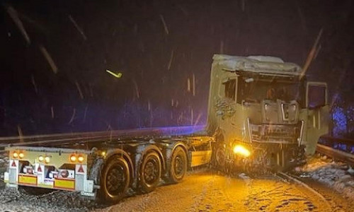 LKW verunfallt auf der BAB27