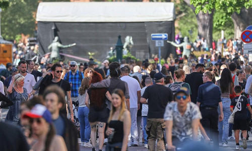 Menschen auf der Straße (Archiv)