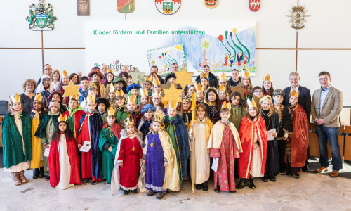 Oberbürgermeister Frank Klingebiel (2. v. re.) begrüßte die Salzgitteraner Sternensinger im Rathaus.
