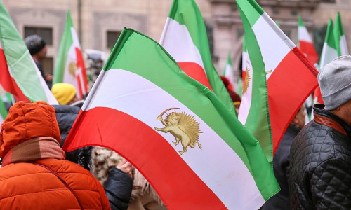 Iran-Fahnen (Archiv)