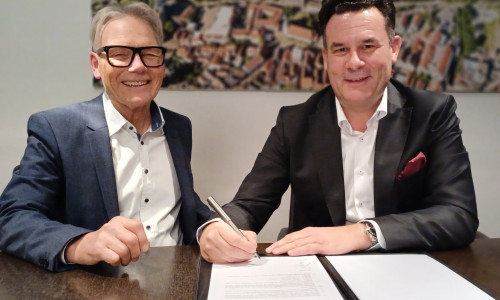 Michael Znamiec, Standortleiter IAV Gifhorn und Bürgermeister Matthias Nerlich