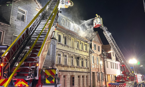 Das vom Brand betroffene Haus ist einsturzgefährdet.