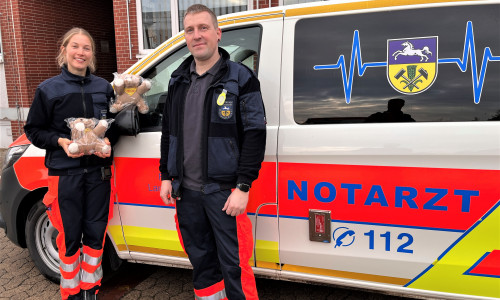 Der Helmstedter Rettungsdienst ist jetzt mit Trösterteddys ausgestattet.