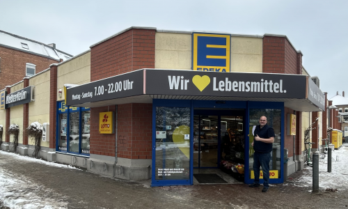 Frank Heberlein freut sich die Kundinnen und Kunden in seinem neuen Markt begrüßen zu dürfen.