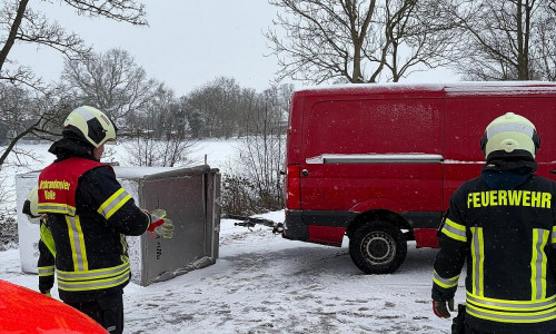 Umgestürzter Anhänger in Aurich