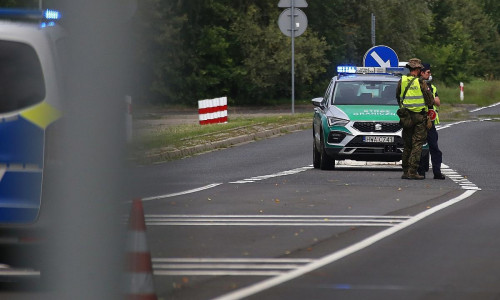 Deutsche und polnische Grenzkontrolle (Archiv)